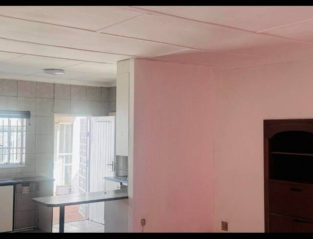 3 BEDROOM HOUSE FOR SALE IN WYCHWOOD